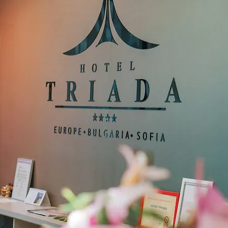 Triada فندق 4*